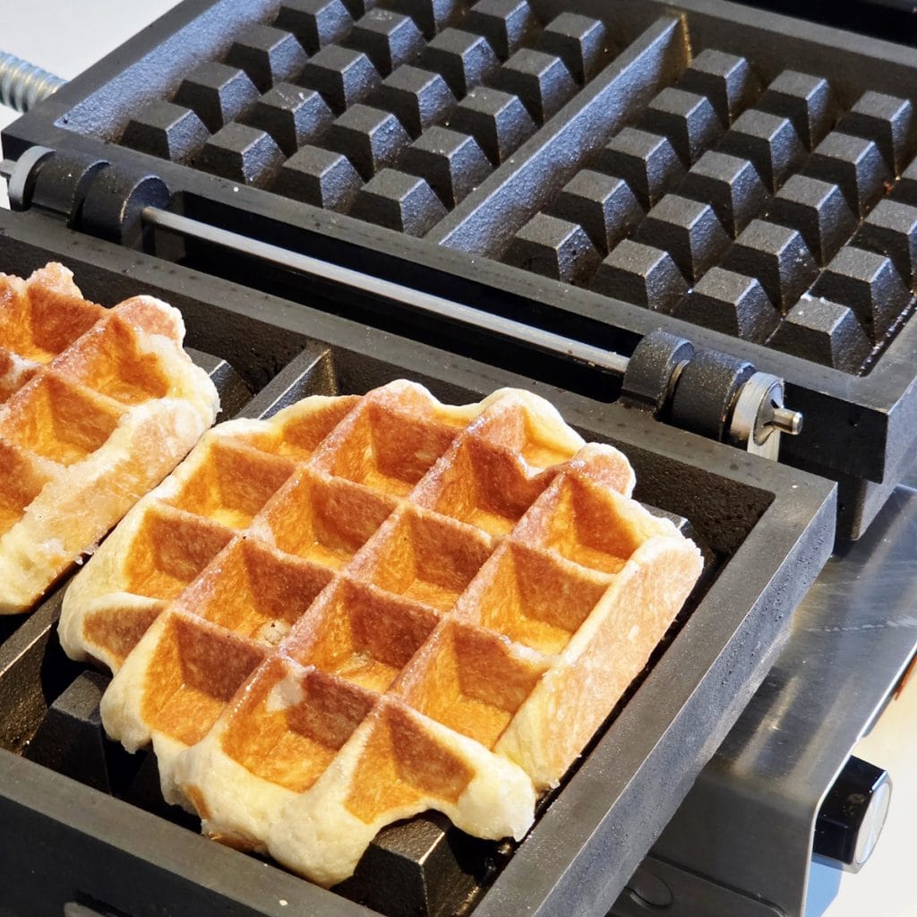 Belgian waffle - Liege waffle with pearl sugar - Waffle Maker ref. 52123
